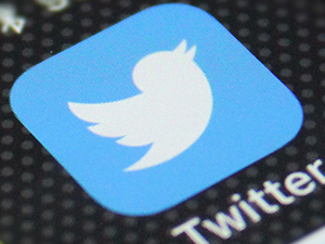 Twitter’s Testing Pre-Tweet Prompts to Warn You Before Jumping into Heated Conversations
