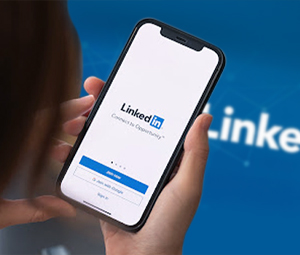 Linkedin's Latest AI Will Compose Messages For Hiring Managers